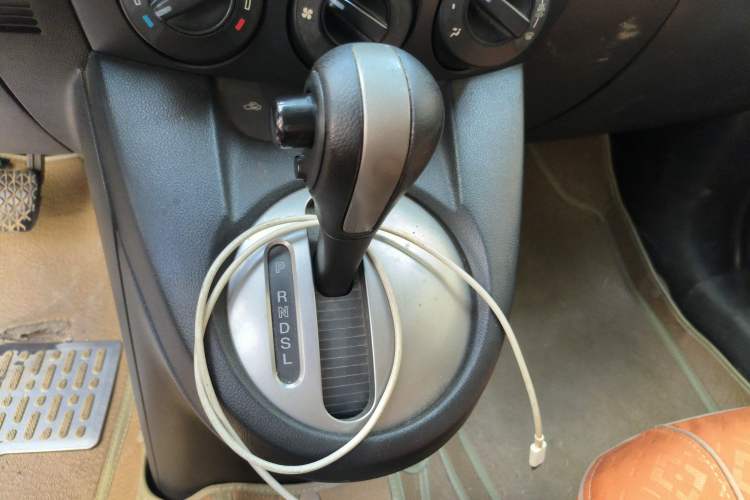 Used Mazda 2 2011 Xuan Dong 1.5L Automatic Luxury Edition Gear Lever