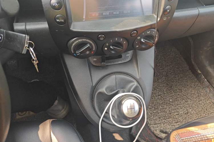 Used Mazda 2 2011 XuanDong 1.5L Manual Fashion Edition Gear Lever