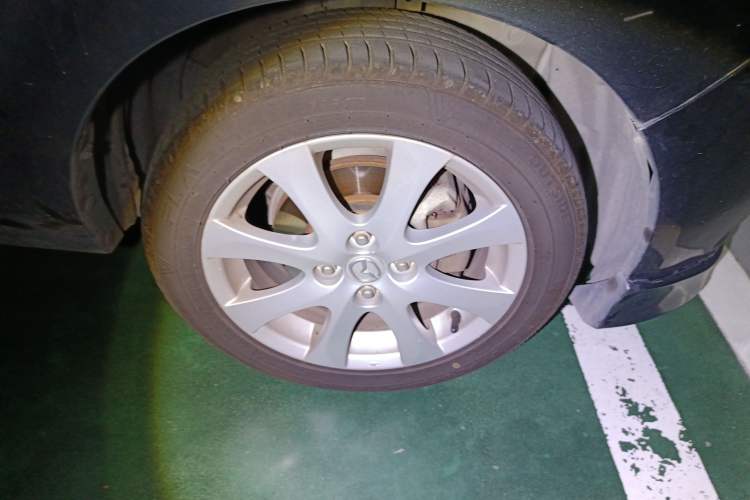 Used Mazda 2 2011 XuanDong 1.5L Automatic Value Edition Right Front Wheel Hub