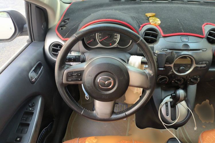 Used Mazda 2 2011 Xuan Dong 1.5L Automatic Luxury Edition Steering Wheel