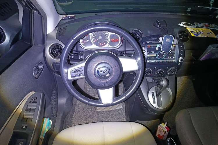 Used Mazda 2 2011 XuanDong 1.5L Automatic Value Edition Steering Wheel