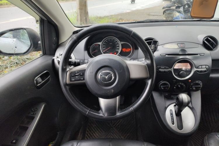 Used Mazda 2 2011 Xuan Dong 1.5L Automatic Luxury Edition Steering Wheel