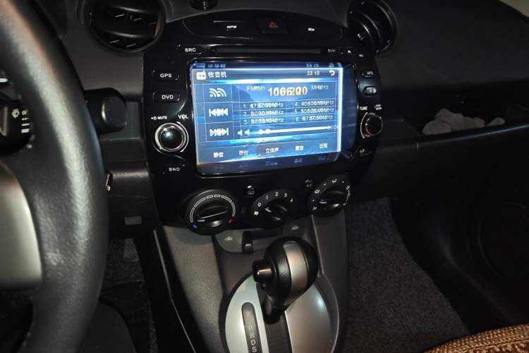 Used Mazda 2 2011 XuanDong 1.5L Automatic Value Edition Audio And AC Panel