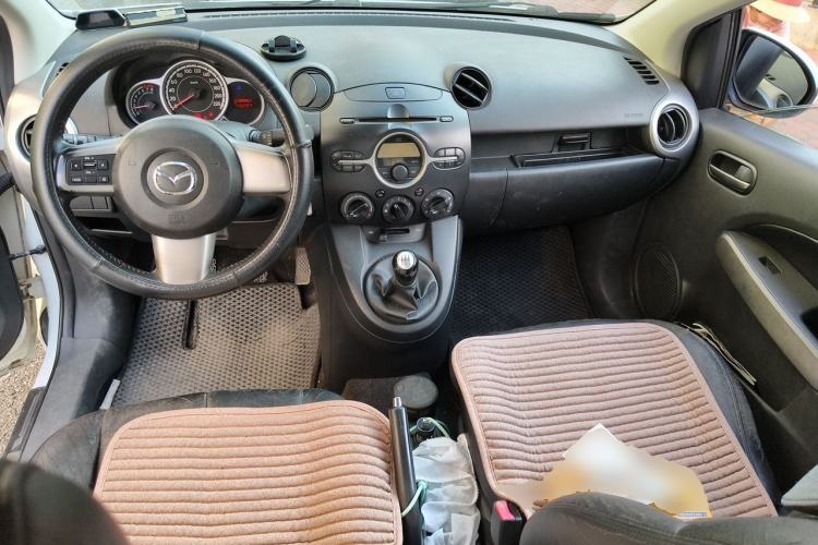 Used Mazda 2 2011 XuanDong 1.5L Manual Fashion Edition Center Console