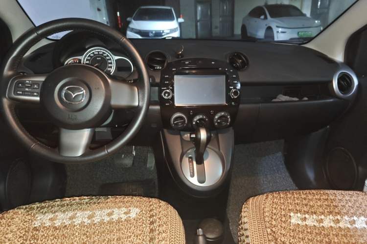 Used Mazda 2 2011 XuanDong 1.5L Automatic Value Edition Center Console