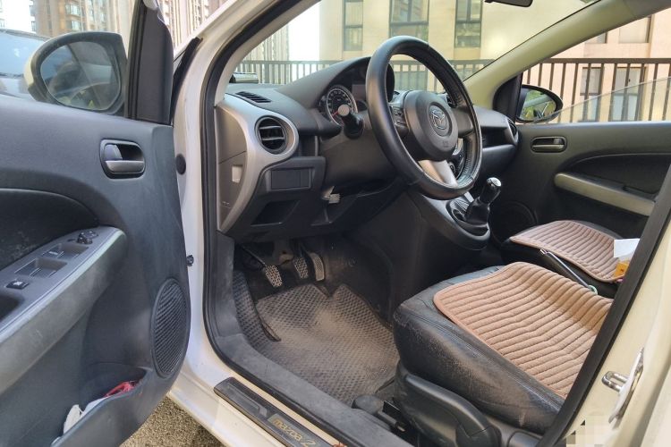 Used Mazda 2 2011 XuanDong 1.5L Manual Fashion Edition Driver Seat