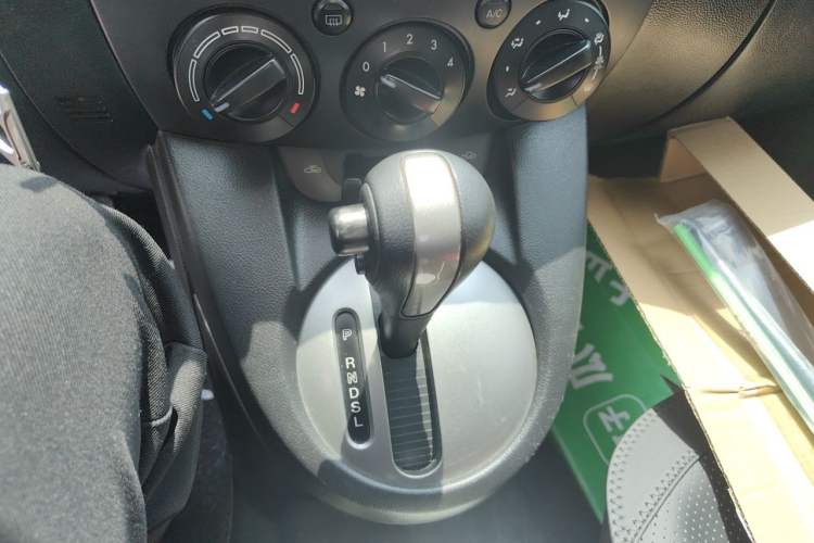 Used Mazda 2 2011 XuanDong 1.5L Automatic Value Edition Gear Lever