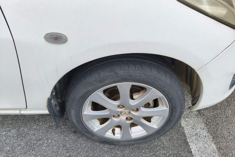 Used Mazda 2 2011 XuanDong 1.5L Manual Fashion Edition Right Front Wheel Hub