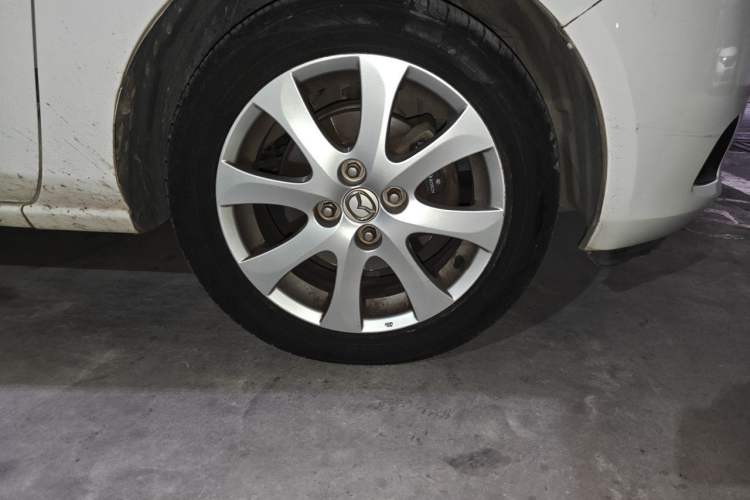 Used Mazda 2 2011 XuanDong 1.5L Automatic Value Edition Right Front Wheel Hub
