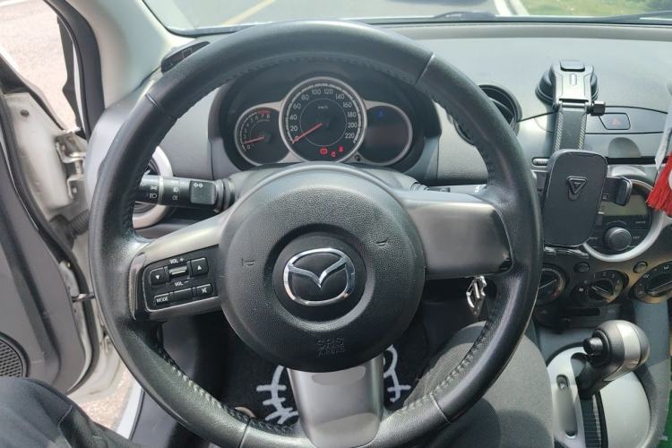 Used Mazda 2 2011 XuanDong 1.5L Automatic Value Edition Steering Wheel
