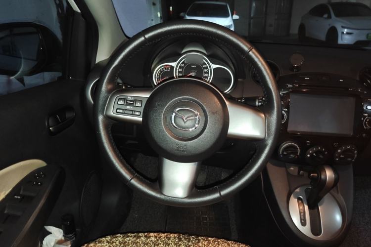 Used Mazda 2 2011 XuanDong 1.5L Automatic Value Edition Steering Wheel