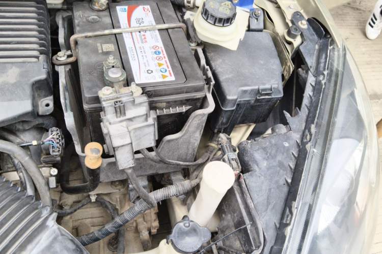 Used Mazda 2 2011 XuanDong 1.5L Automatic Fashion Edition Engine Bay Left