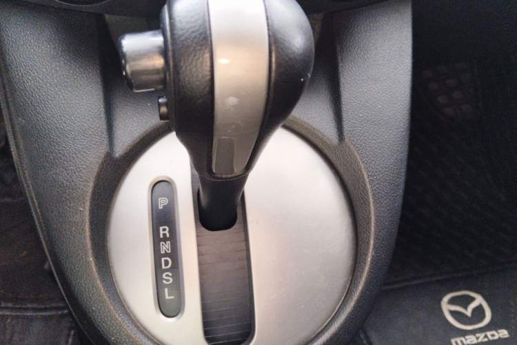 Used Mazda 2 2011 XuanDong 1.5L Automatic Fashion Edition Gear Lever