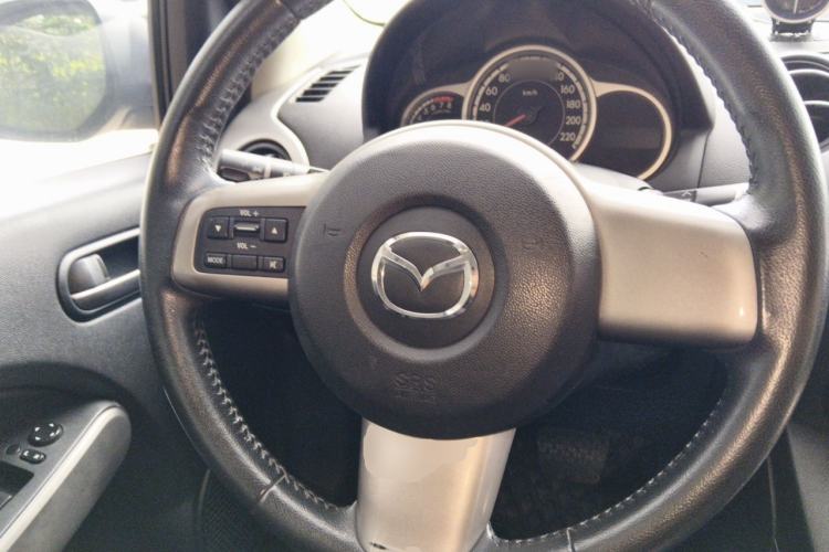 Used Mazda 2 2011 XuanDong 1.5L Automatic Fashion Edition Steering Wheel