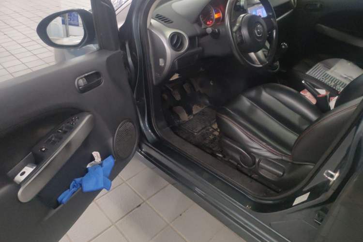 Used Mazda 2 2012 Sedan XuanDong 1.5L Manual Fashion Edition Driver Seat