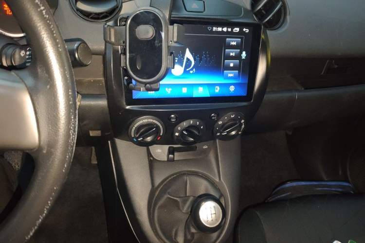 Used Mazda 2 2012 Hatchback Xuan Dong 1.5L Manual Value-Added Edition Audio And AC Panel