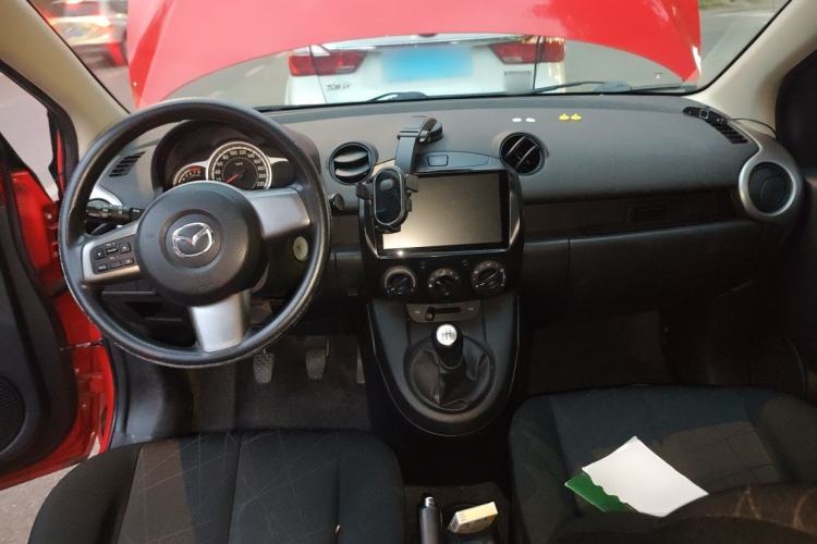 Used Mazda 2 2012 Hatchback Xuan Dong 1.5L Manual Value-Added Edition Center Console