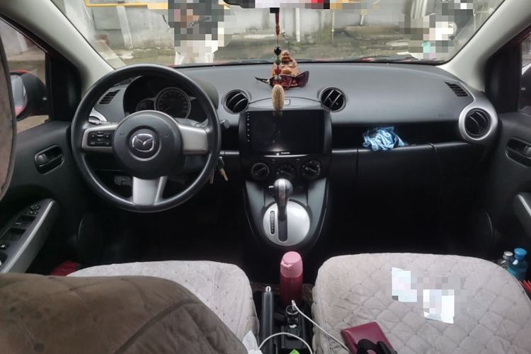 Used Mazda 2 2012 Hatchback Xuan Dong 1.5L Automatic Value Edition Center Console