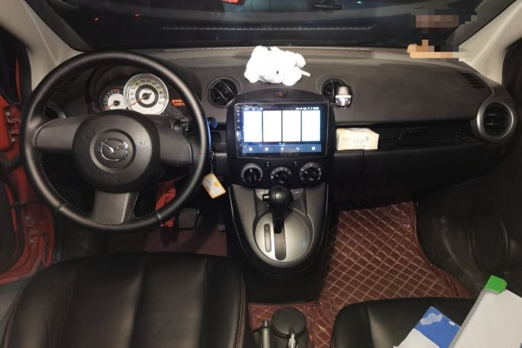 Used Mazda 2 2012 Hatchback Xuan Dong 1.3L Automatic Standard Edition Center Console