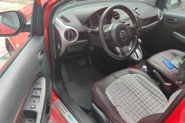 Used Mazda 2 2012 Sedan XuanDong 1.5L Automatic Fashion Edition Driver Seat