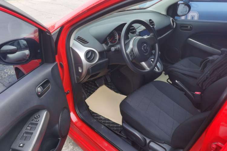 Used Mazda 2 2012 Hatchback Xuan Dong 1.5L Automatic Value Edition Driver Seat