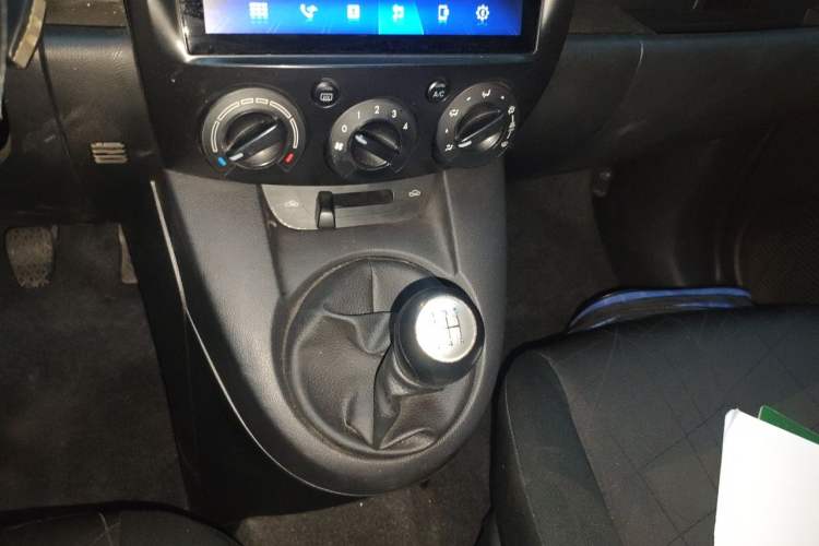 Used Mazda 2 2012 Hatchback Xuan Dong 1.5L Manual Value-Added Edition Gear Lever