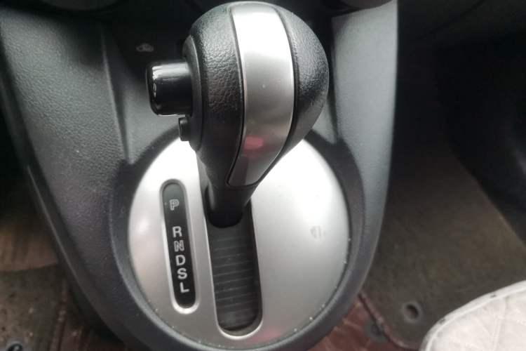 Used Mazda 2 2012 Hatchback Xuan Dong 1.5L Automatic Value Edition Gear Lever