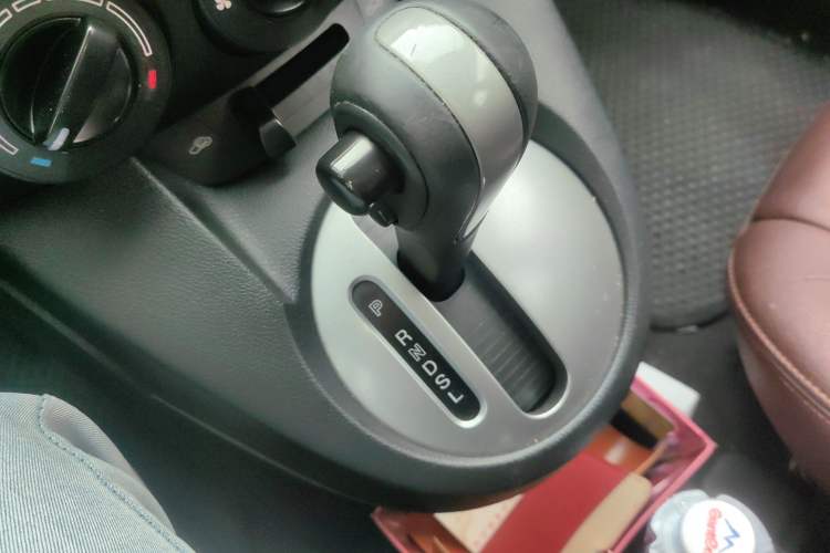 Used Mazda 2 2012 Sedan XuanDong 1.5L Automatic Fashion Edition Gear Lever