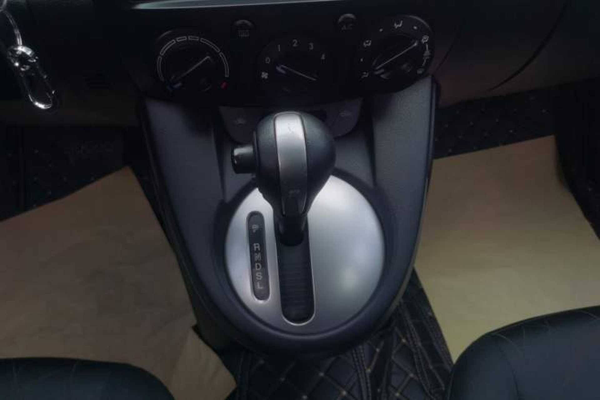 Used Mazda 2 2012 Hatchback Xuan Dong 1.5L Automatic Value Edition Gear Lever
