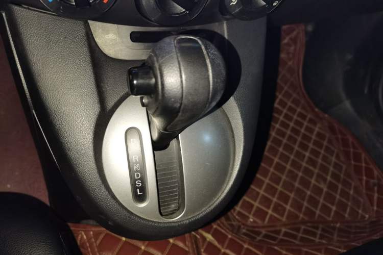 Used Mazda 2 2012 Hatchback Xuan Dong 1.3L Automatic Standard Edition Gear Lever