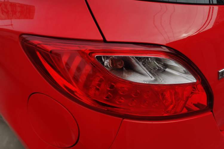 Used Mazda 2 2012 Hatchback Xuan Dong 1.5L Automatic Value Edition Left Rear Taillight