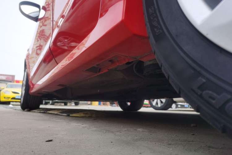 Used Mazda 2 2012 Hatchback Xuan Dong 1.5L Automatic Value Edition Left Side Sill