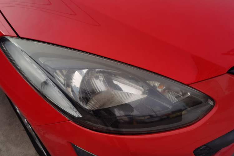 Used Mazda 2 2012 Hatchback Xuan Dong 1.5L Automatic Value Edition Right Front Headlight