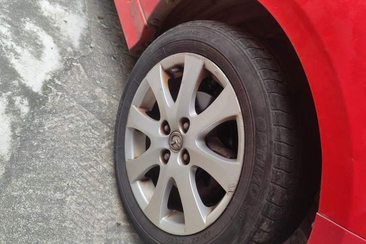 Used Mazda 2 2012 Sedan XuanDong 1.5L Automatic Fashion Edition Right Front Wheel Hub