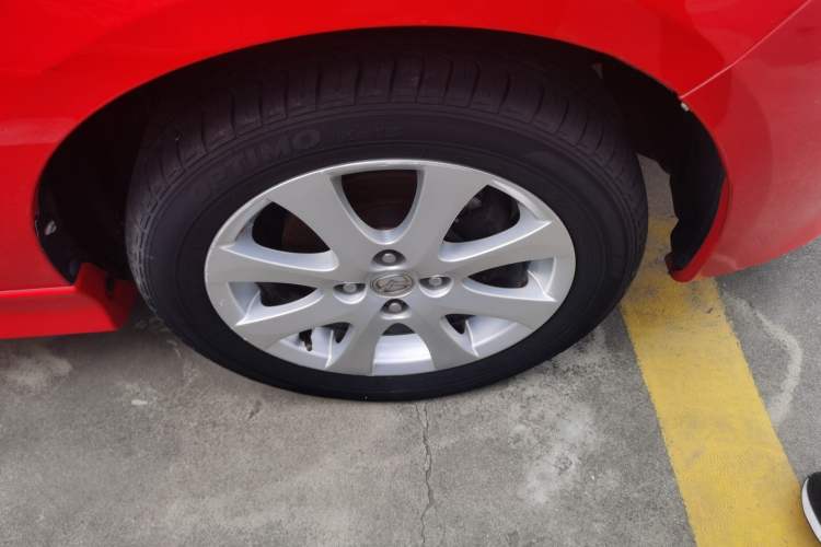 Used Mazda 2 2012 Hatchback Xuan Dong 1.5L Automatic Value Edition Right Front Wheel Hub