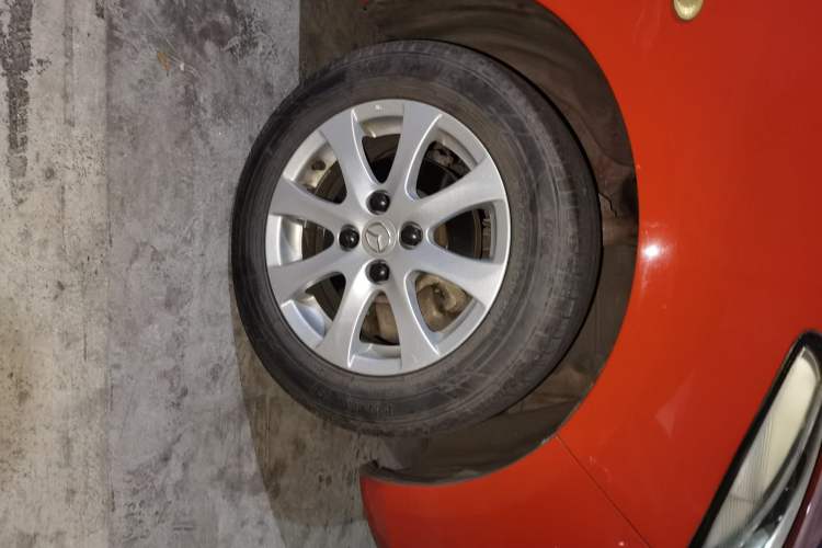 Used Mazda 2 2012 Hatchback Xuan Dong 1.3L Automatic Standard Edition Right Front Wheel Hub
