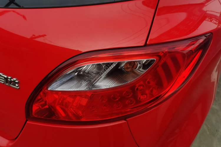 Used Mazda 2 2012 Hatchback Xuan Dong 1.5L Automatic Value Edition Right Rear Taillight