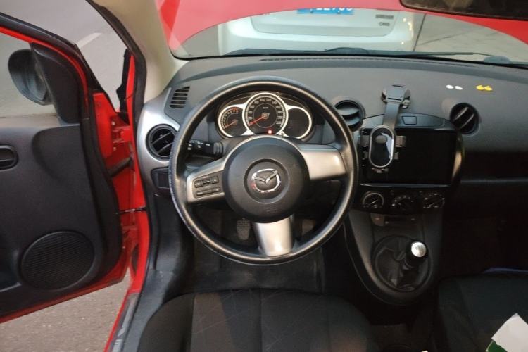 Used Mazda 2 2012 Hatchback Xuan Dong 1.5L Manual Value-Added Edition Steering Wheel