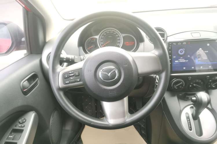 Used Mazda 2 2012 Hatchback Xuan Dong 1.5L Automatic Value Edition Steering Wheel