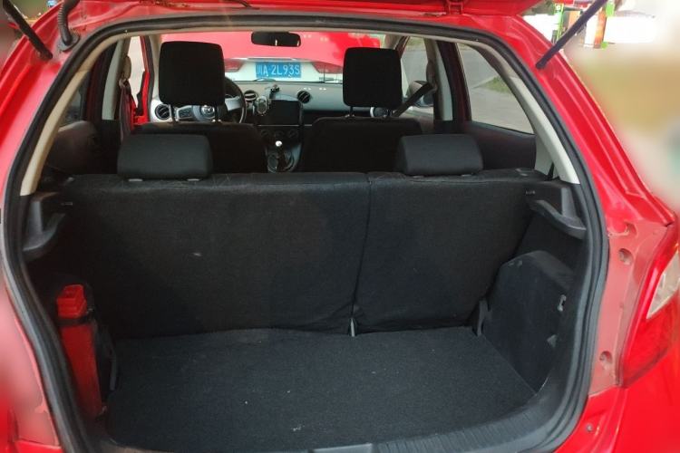 Used Mazda 2 2012 Hatchback Xuan Dong 1.5L Manual Value-Added Edition Trunk