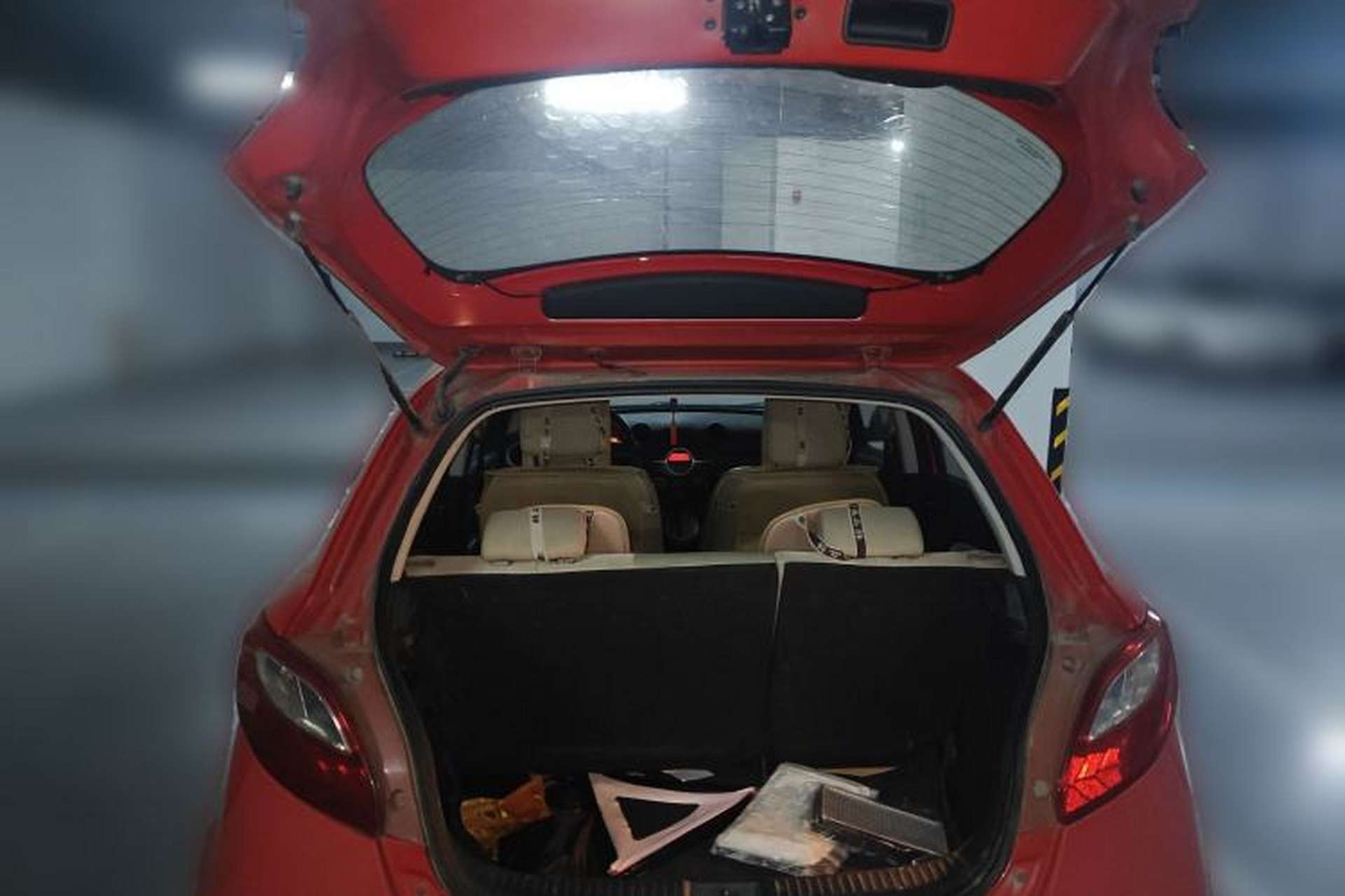 Used Mazda 2 2012 Hatchback Xuan Dong 1.3L Automatic Standard Edition Trunk