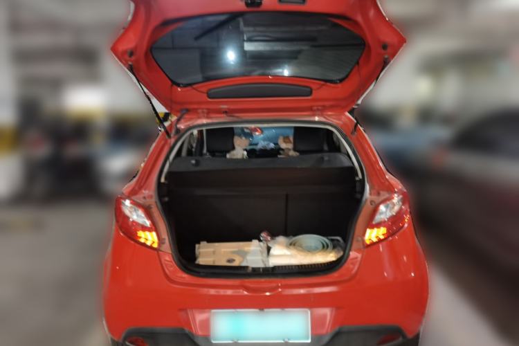 Used Mazda 2 2012 Hatchback Xuan Dong 1.3L Automatic Standard Edition Trunk