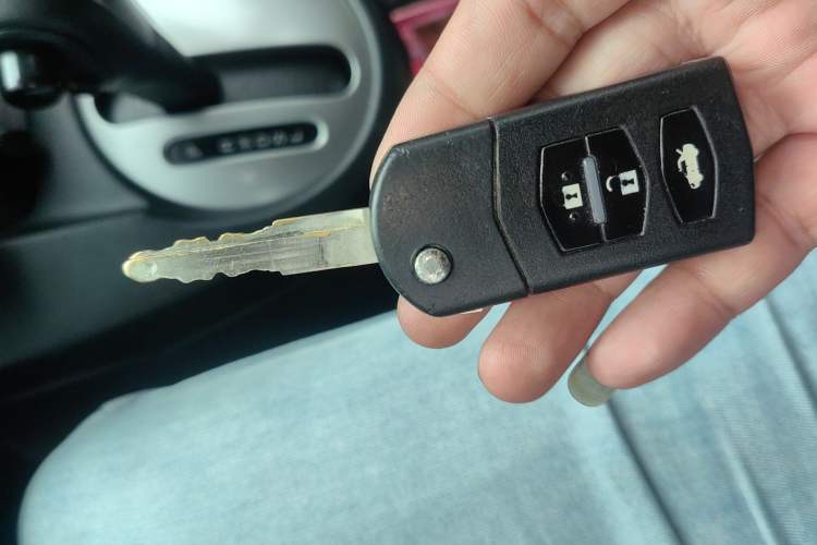 Used Mazda 2 2012 Sedan XuanDong 1.5L Automatic Fashion Edition Vehicle Key
