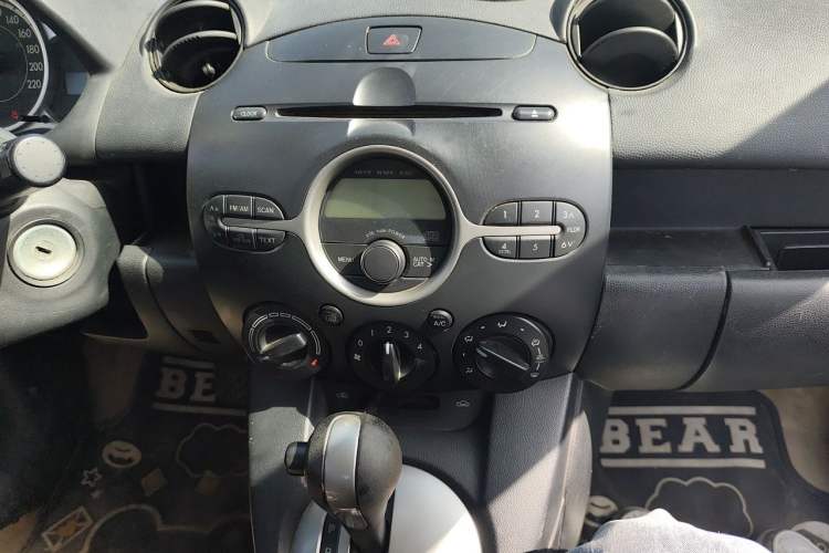 Used Mazda 2 2012 Hatchback Xuan Dong 1.5L Automatic Value Edition Audio And AC Panel
