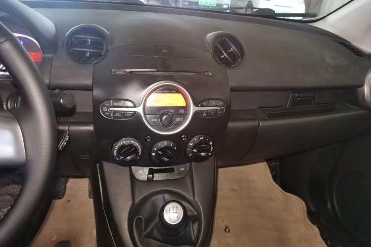 Used Mazda 2 2012 Sedan XuanDong 1.5L Manual Fashion Edition Audio And AC Panel