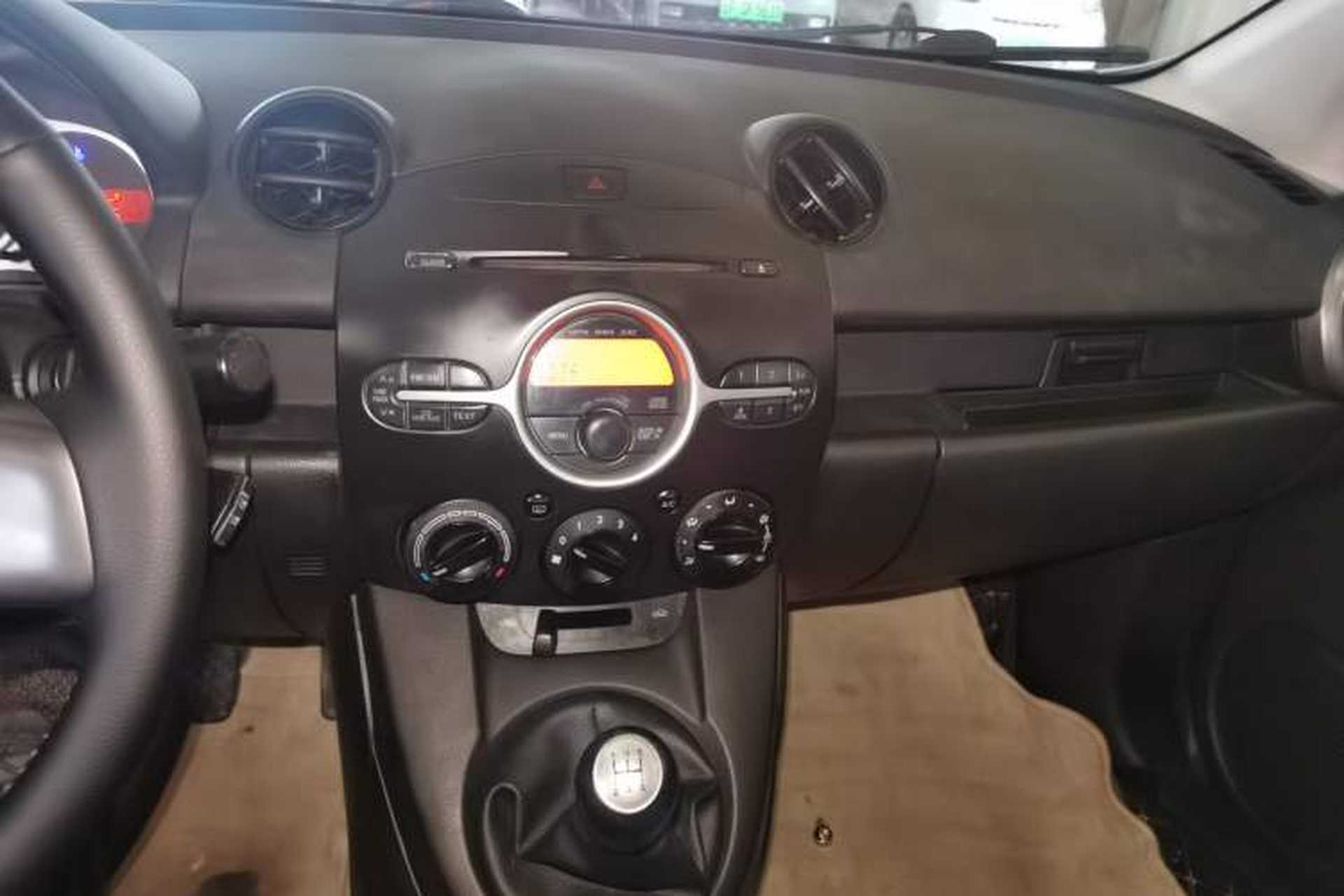 Used Mazda 2 2012 Sedan XuanDong 1.5L Manual Fashion Edition Audio And AC Panel