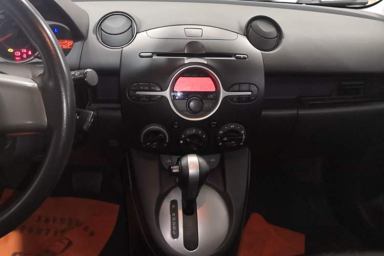 Used Mazda 2 2012 Hatchback Xuan Dong 1.5L Automatic Value Edition Audio And AC Panel