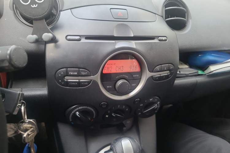 Used Mazda 2 2012 Hatchback Xuan Dong 1.5L Automatic Value Edition Audio And AC Panel