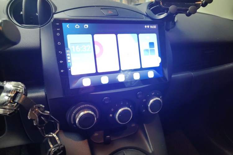 Used Mazda 2 2012 Hatchback Xuan Dong 1.3L Manual Standard Edition Audio And AC Panel