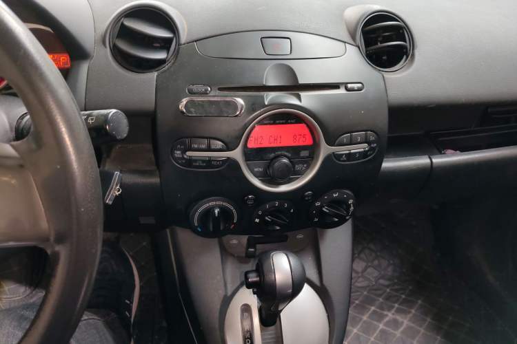 Used Mazda 2 2012 Hatchback Xuan Dong 1.5L Automatic Value Edition Audio And AC Panel